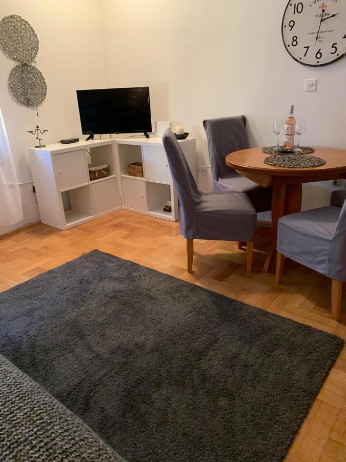 Sarmantni Apartman Malecka 2 Zagreb Ngoại thất bức ảnh